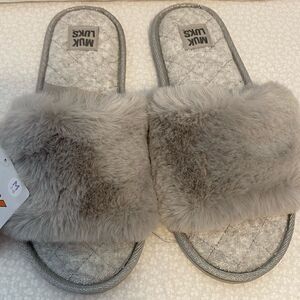 MUK LUKS ANNA GRAY SCUFF SLIPPERS